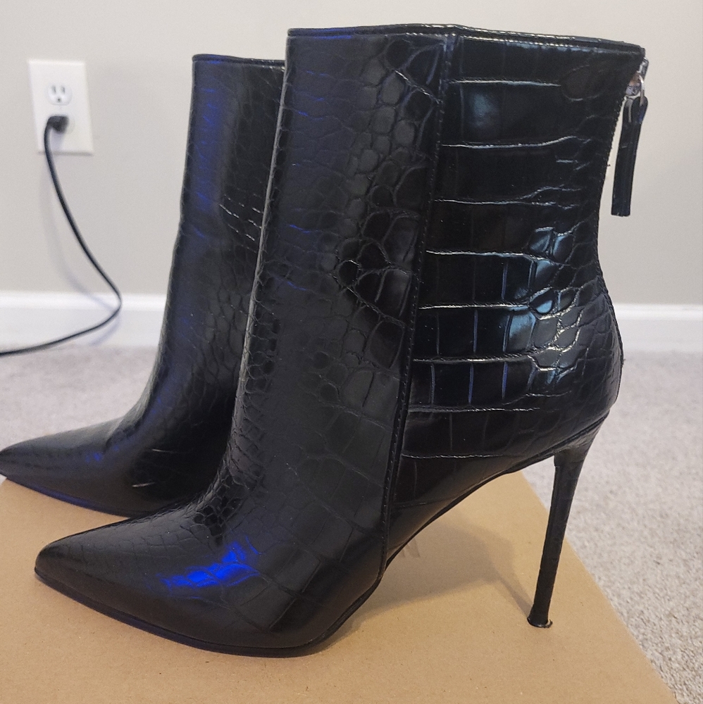 Steve Madden Valiant Black Croc Ankle Boot